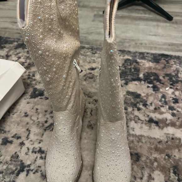 Betsey Johnson DALAS Ivory Pearl Cowboy Boots NWB - Picture 11 of 11
